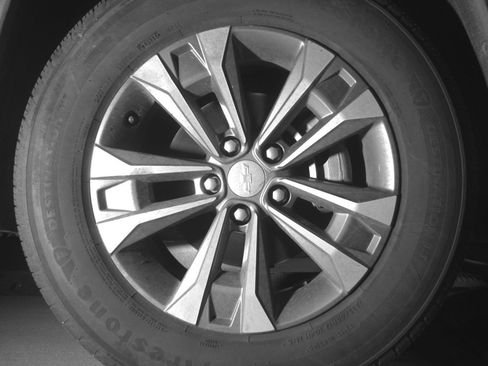 Used 2025 Chevrolet Equinox LT FWD image 13