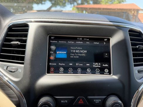 Used 2021 Jeep Grand Cherokee Laredo image 25