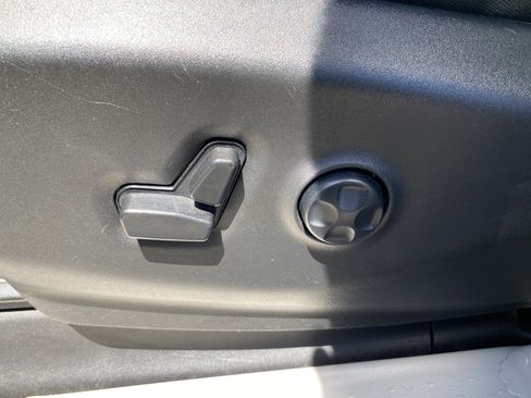 Used 2023 Chrysler Voyager LX FWD image 16