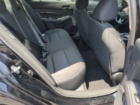 Used 2025 Nissan Altima 2.5 SV FWD image 29