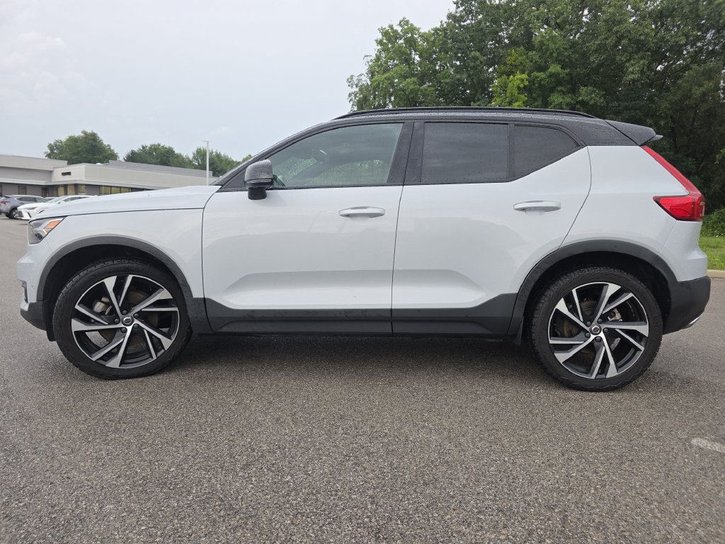 Used 2020 Volvo XC40 T5 R-Design w/ Protection Package Premier AWD/4WD image 6