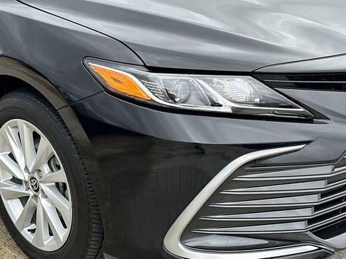 Used 2024 Toyota Camry LE image 6