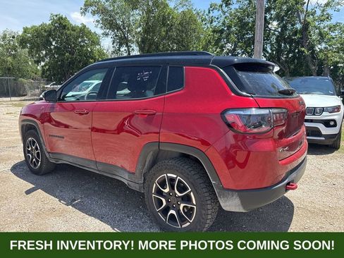 Used 2025 Jeep Compass Trailhawk AWD/4WD image 4