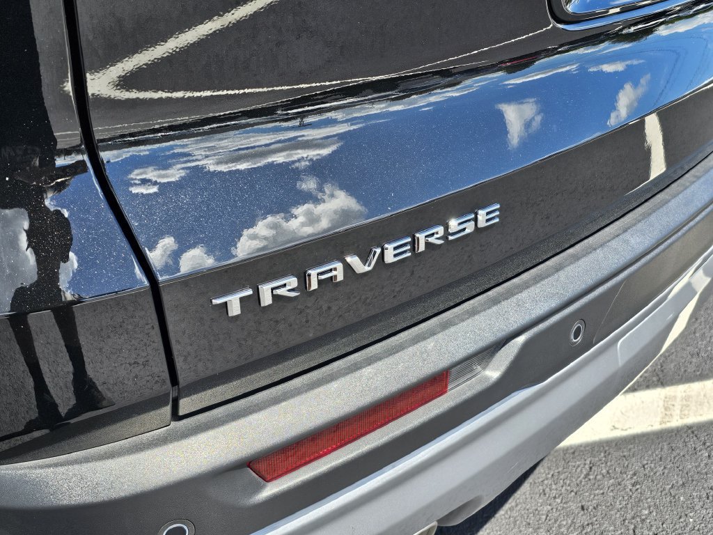 Used 2026 Chevrolet Traverse LT w/ Driver Confidence Package FWD image 8