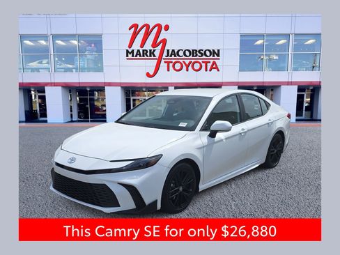Used 2025 Toyota Camry SE image 1