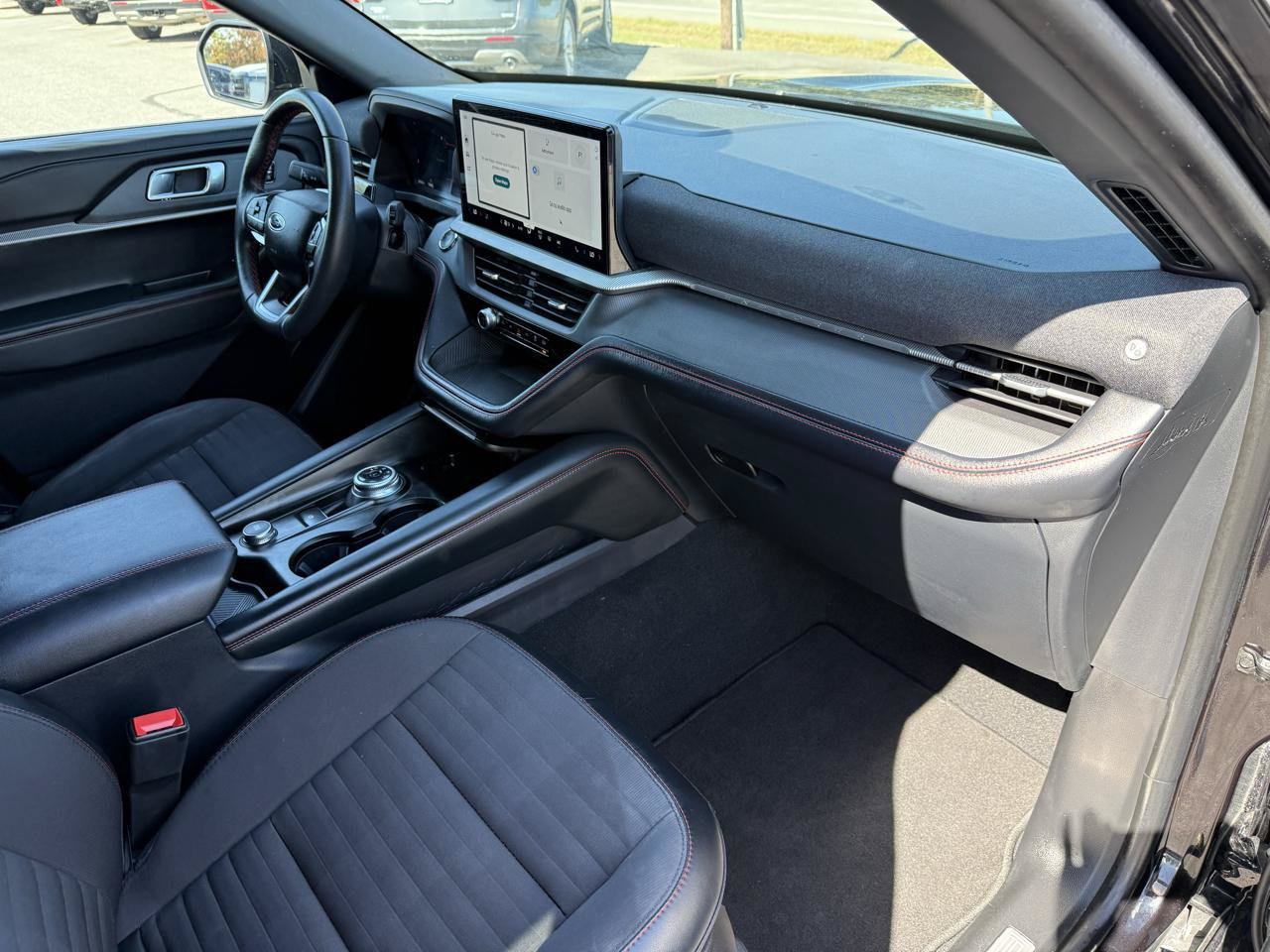 Used 2025 Ford Explorer ST-Line w/ ST-Line Street Pack AWD/4WD image 24