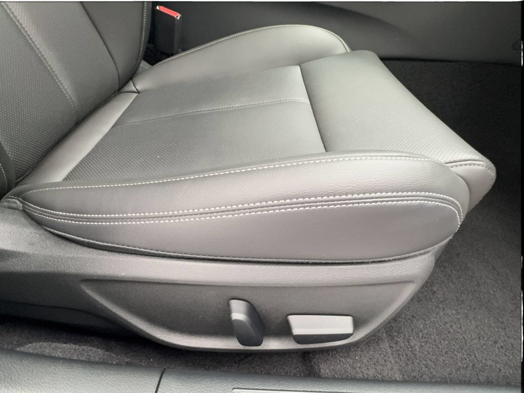 Used 2026 Genesis G70 2.5T RWD image 31
