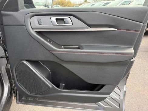Used 2025 Ford Explorer ST-Line w/ ST-Line Street Pack AWD/4WD image 25