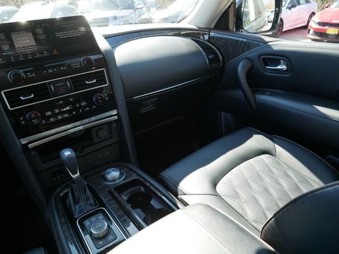 Certified 2024 Nissan Armada Platinum w/ Captain's Chairs Package AWD/4WD image 11