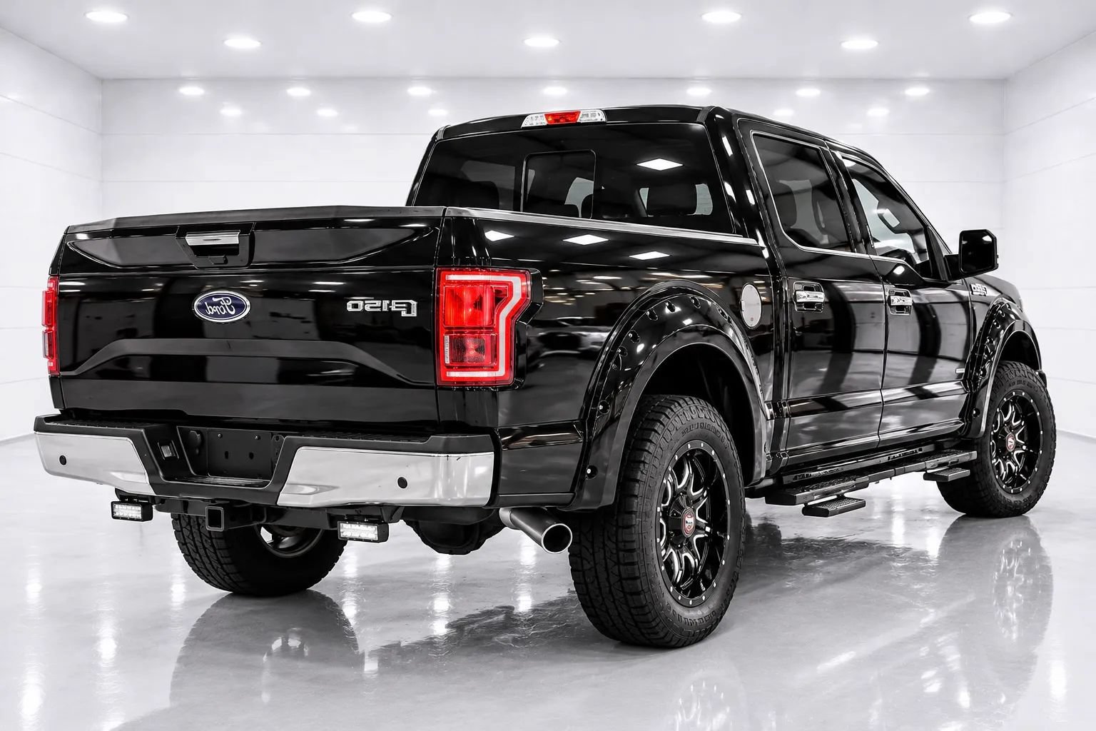 Used 2015 Ford F150 Lariat w/ Equipment Group 502A Luxury AWD/4WD image 5