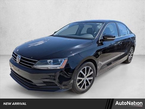 Used 2017 Volkswagen Jetta SE FWD image 1