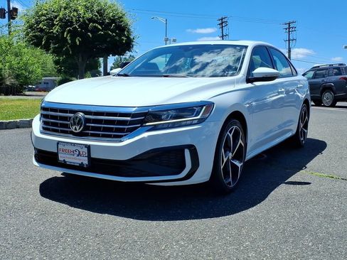 Used 2020 Volkswagen Passat 2.0T R-Line FWD image 3