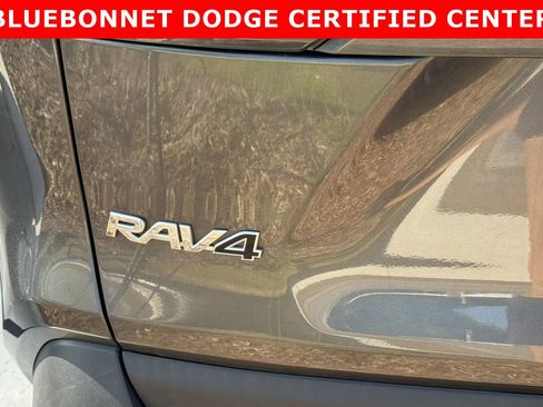 Used 2021 Toyota RAV4 LE FWD image 6
