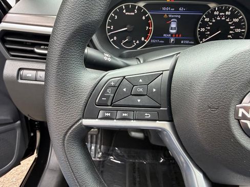 Used 2025 Nissan Altima 2.5 SV FWD image 24