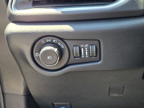 New 2026 Chrysler Pacifica Limited w/ Uconnect Theater Family Group image 15