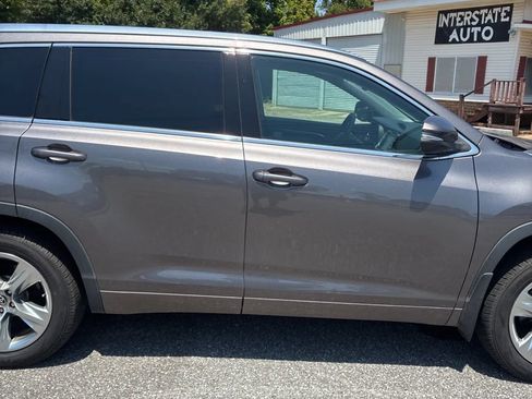 Used 2016 Toyota Highlander Limited Platinum AWD/4WD image 11