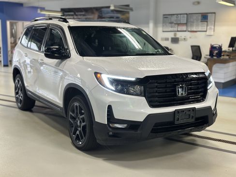 Used 2024 Honda Passport Black Edition image 3