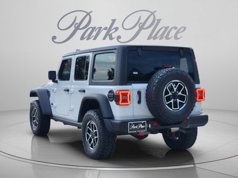 Used 2024 Jeep Wrangler Unlimited Rubicon AWD/4WD image 3