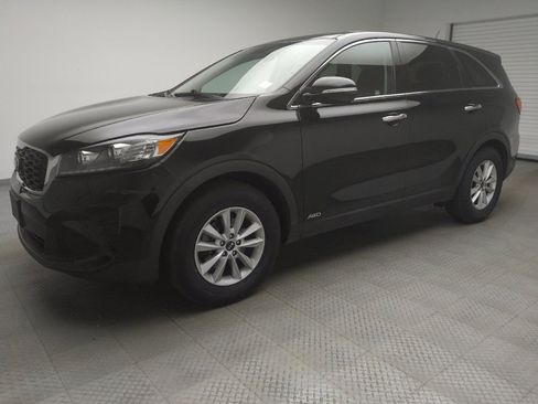 Used 2019 Kia Sorento LX image 2