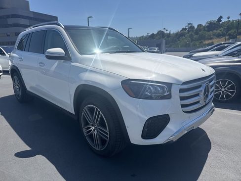 Used 2025 Mercedes-Benz GLS 450 4MATIC image 3