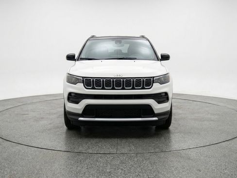 Used 2025 Jeep Compass Limited AWD/4WD image 2