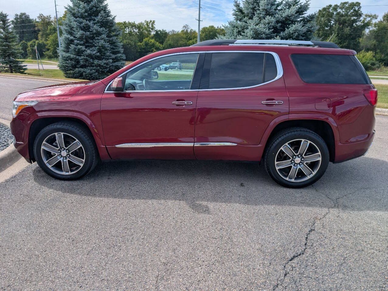 Used 2017 GMC Acadia Denali w/ Technology Package AWD/4WD image 6