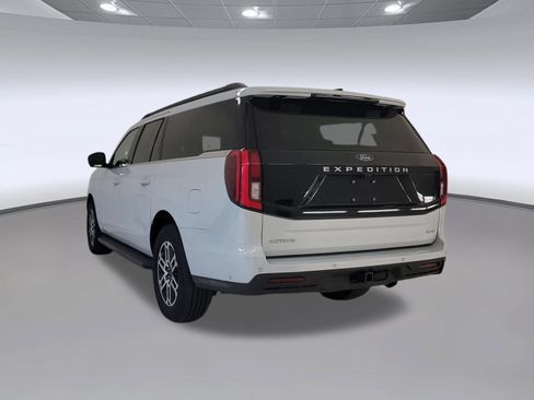 Used 2025 Ford Expedition Max Active RWD image 3