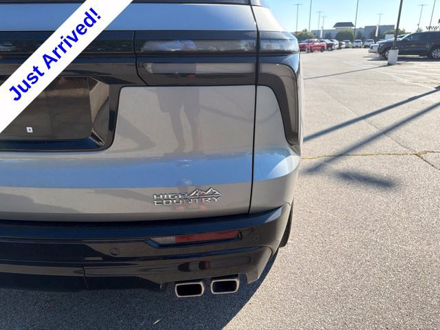Used 2025 Chevrolet Traverse High Country FWD image 19