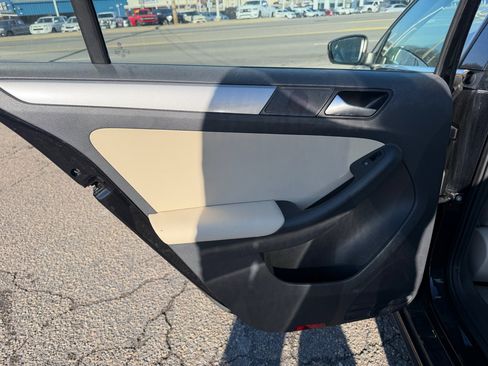 Used 2017 Volkswagen Jetta SE image 21