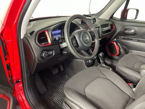 Certified 2022 Jeep Renegade Latitude AWD/4WD image 3