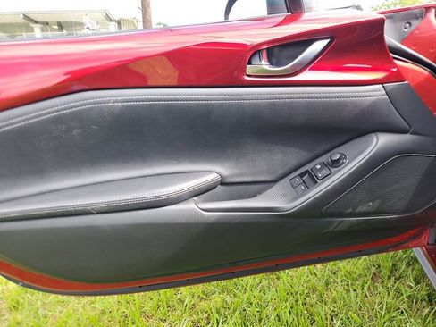 Used 2025 MAZDA MX-5 Miata RF Grand Touring RWD image 9