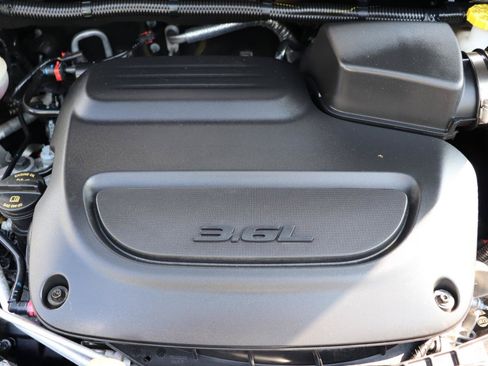 Used 2026 Chrysler Pacifica Select FWD image 58