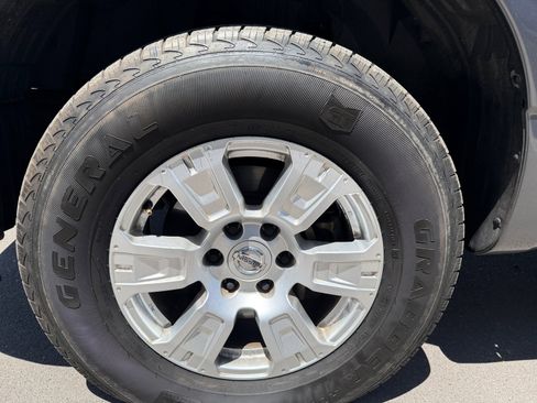 Used 2019 Nissan Titan SV w/ SV Convenience Package RWD image 11