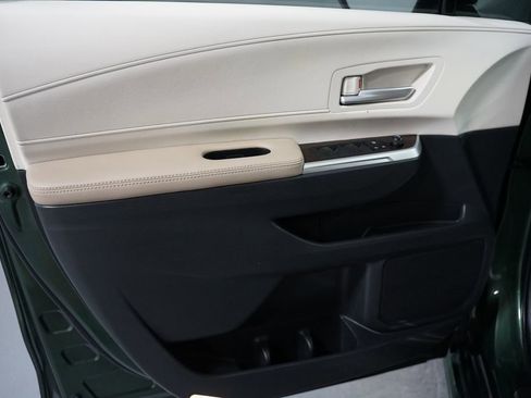 Used 2023 Toyota Sienna XLE FWD image 19