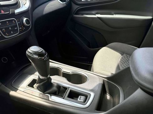 Used 2018 Chevrolet Equinox LT FWD image 30