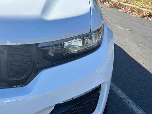 New 2025 Jeep Grand Cherokee Limited w/ Black Appearance Package image 10