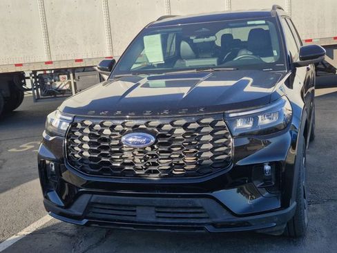 Used 2025 Ford Explorer ST-Line w/ ST-Line Street Pack AWD/4WD image 2