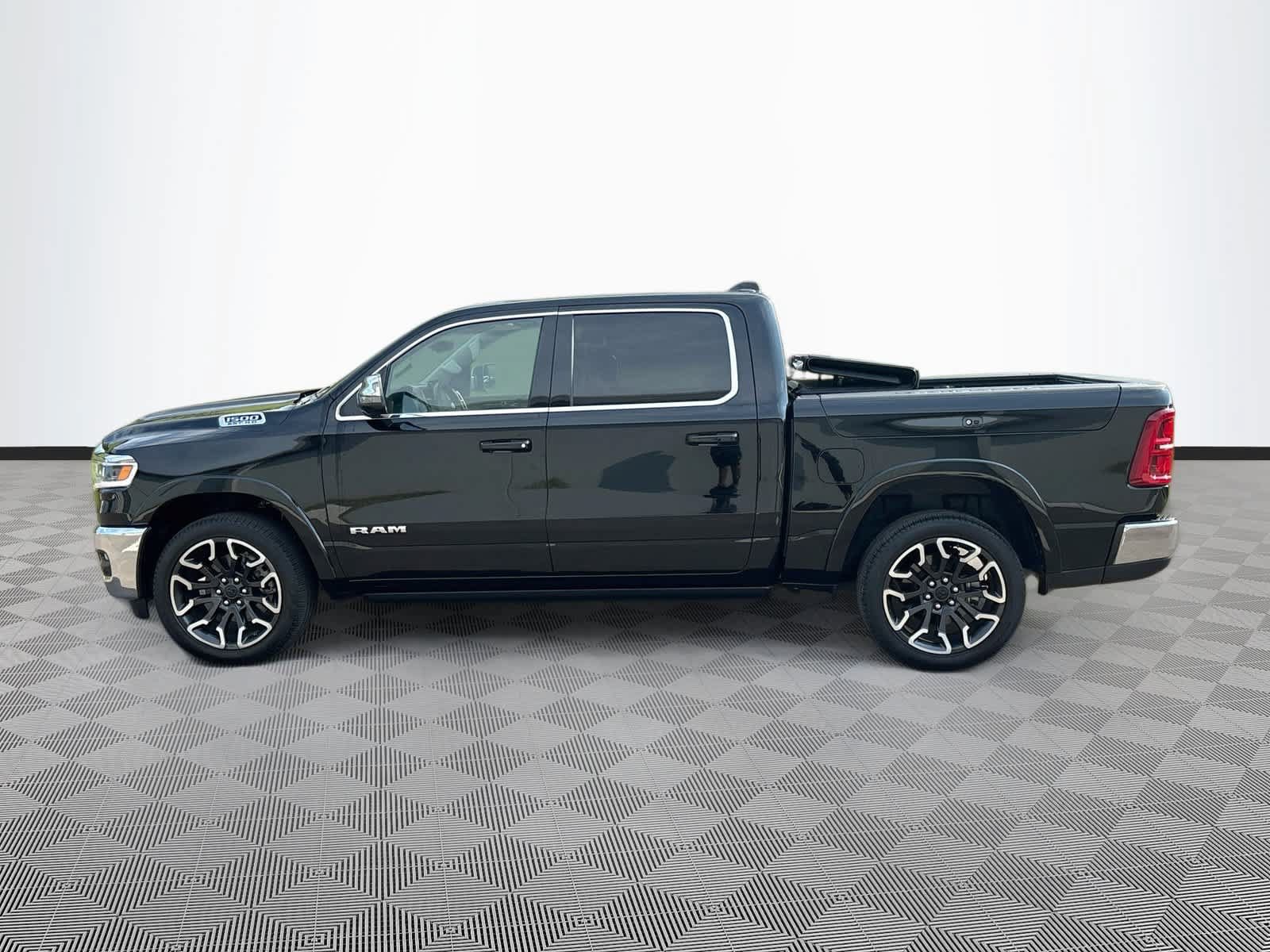 Used 2025 RAM 1500 Limited AWD/4WD image 8