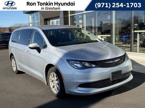 Used 2023 Chrysler Voyager LX image 1