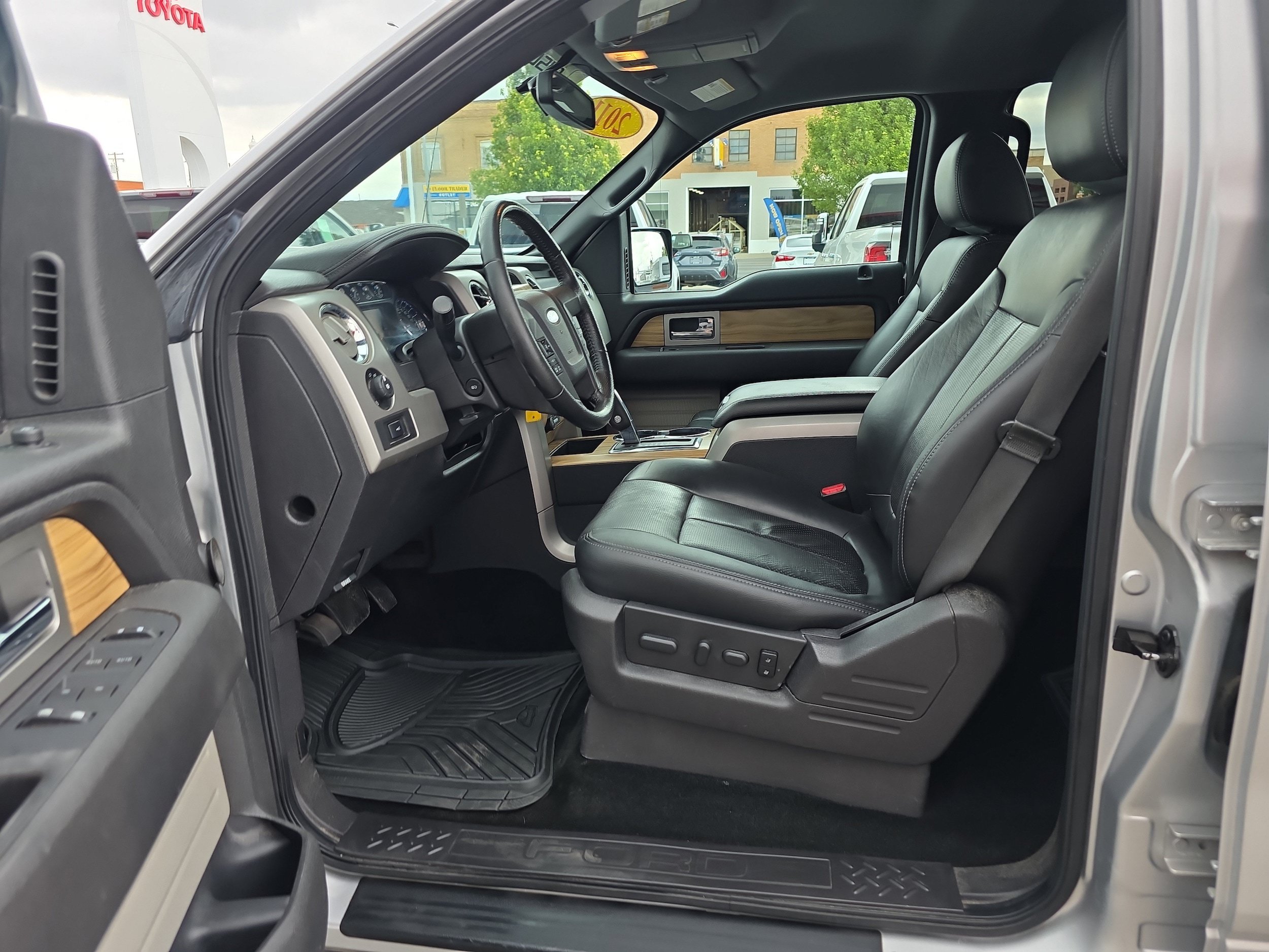 Used 2013 Ford F150 Platinum AWD/4WD image 2