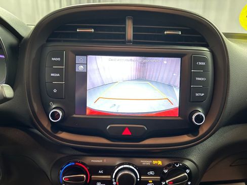 Used 2025 Kia Soul LX w/ LX Technology Package image 16