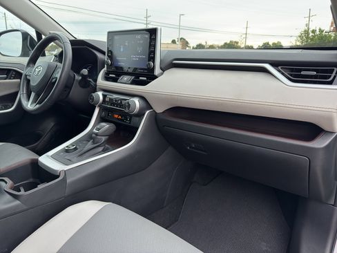 Used 2022 Toyota RAV4 Limited image 11