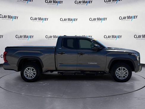 Used 2022 Toyota Tundra SR5 w/ SR5 Convenience Package AWD/4WD image 6