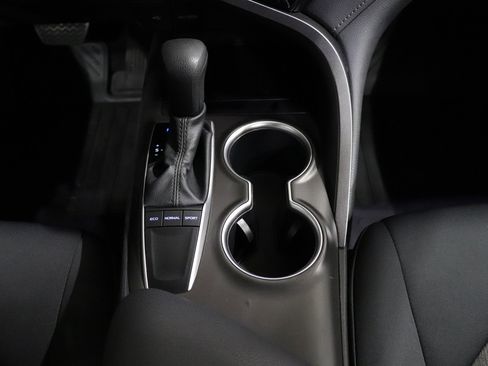 Used 2022 Toyota Camry LE image 30