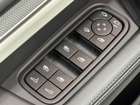 Certified 2025 Porsche Cayenne Coupe image 25