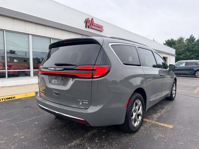 Used 2022 Chrysler Pacifica Limited w/ Uconnect Theater Family Group AWD/4WD image 15