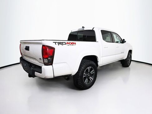 Used 2018 Toyota Tacoma TRD Sport image 7