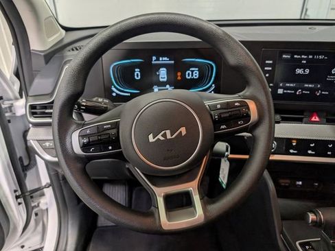 Used 2025 Kia Sportage LX image 15