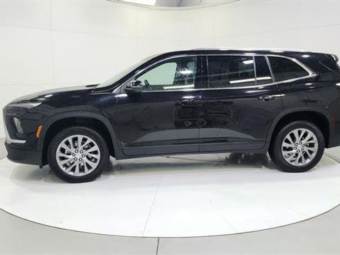 Used 2025 Buick Enclave Preferred image 5