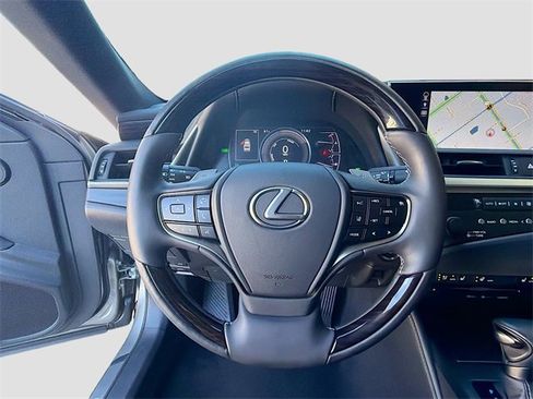 Used 2019 Lexus ES 300h image 39